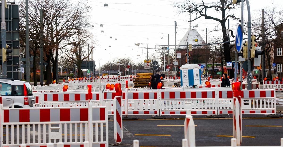 Rheinstra Enbr Cke Wird F R Radfahrer Und Fu G Nger Gesperrt